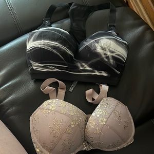 Victoria’s Secret bra bundle. Two bras both in good condition sz 32dd
